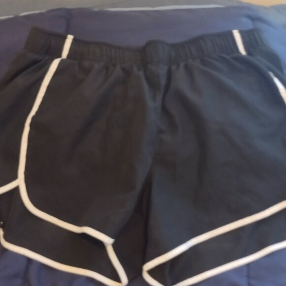 Clothes - Picture 12 of 16